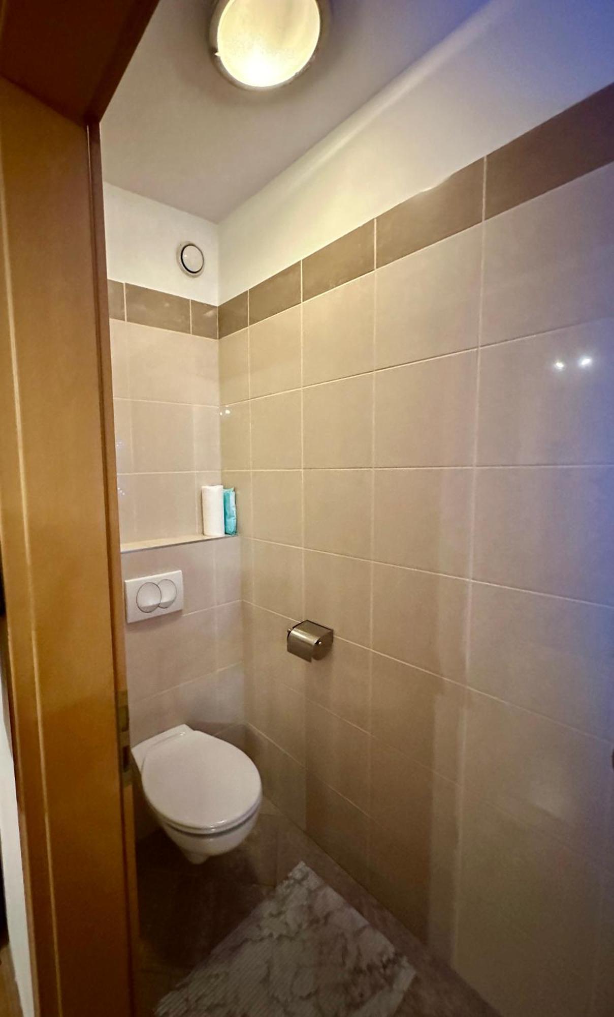 City Center Apartment With Balcony Boedapest Buitenkant foto