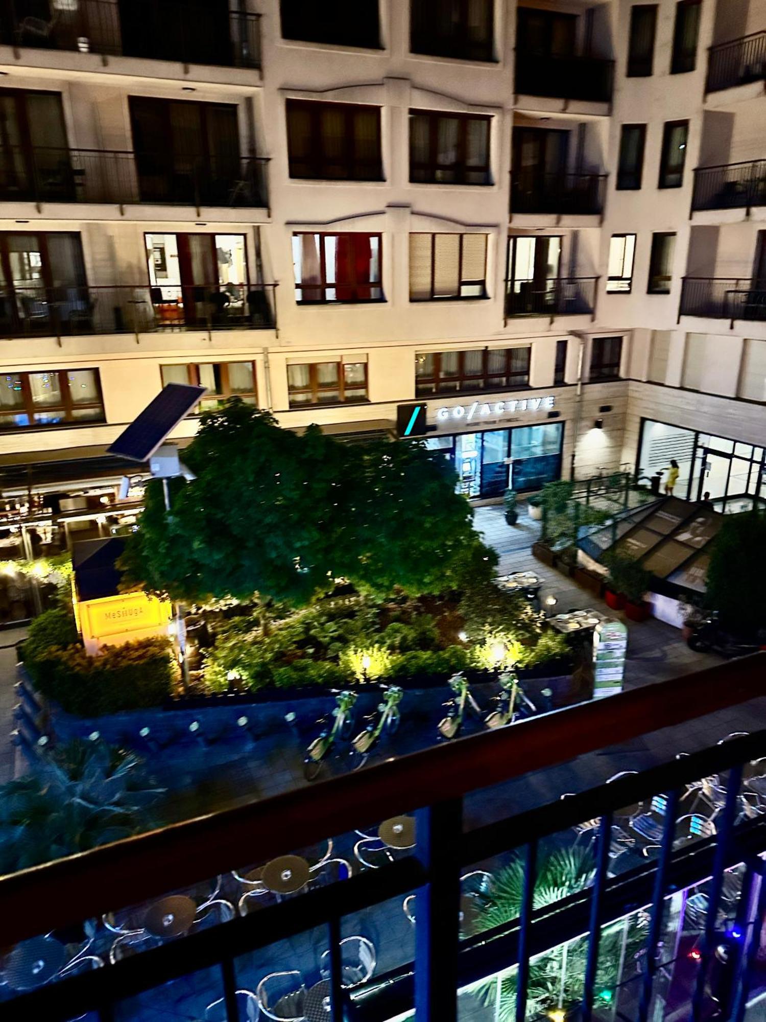 City Center Apartment With Balcony Boedapest Buitenkant foto
