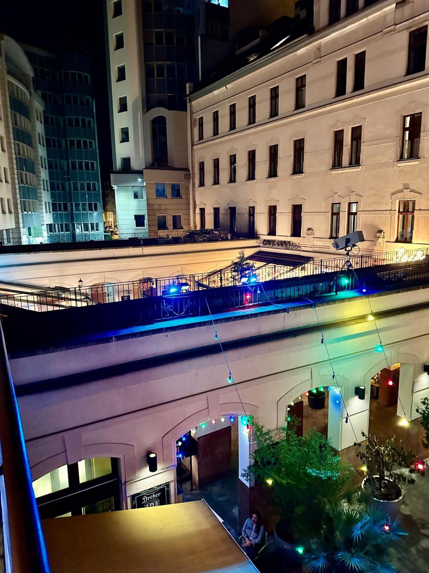 City Center Apartment With Balcony Boedapest Buitenkant foto