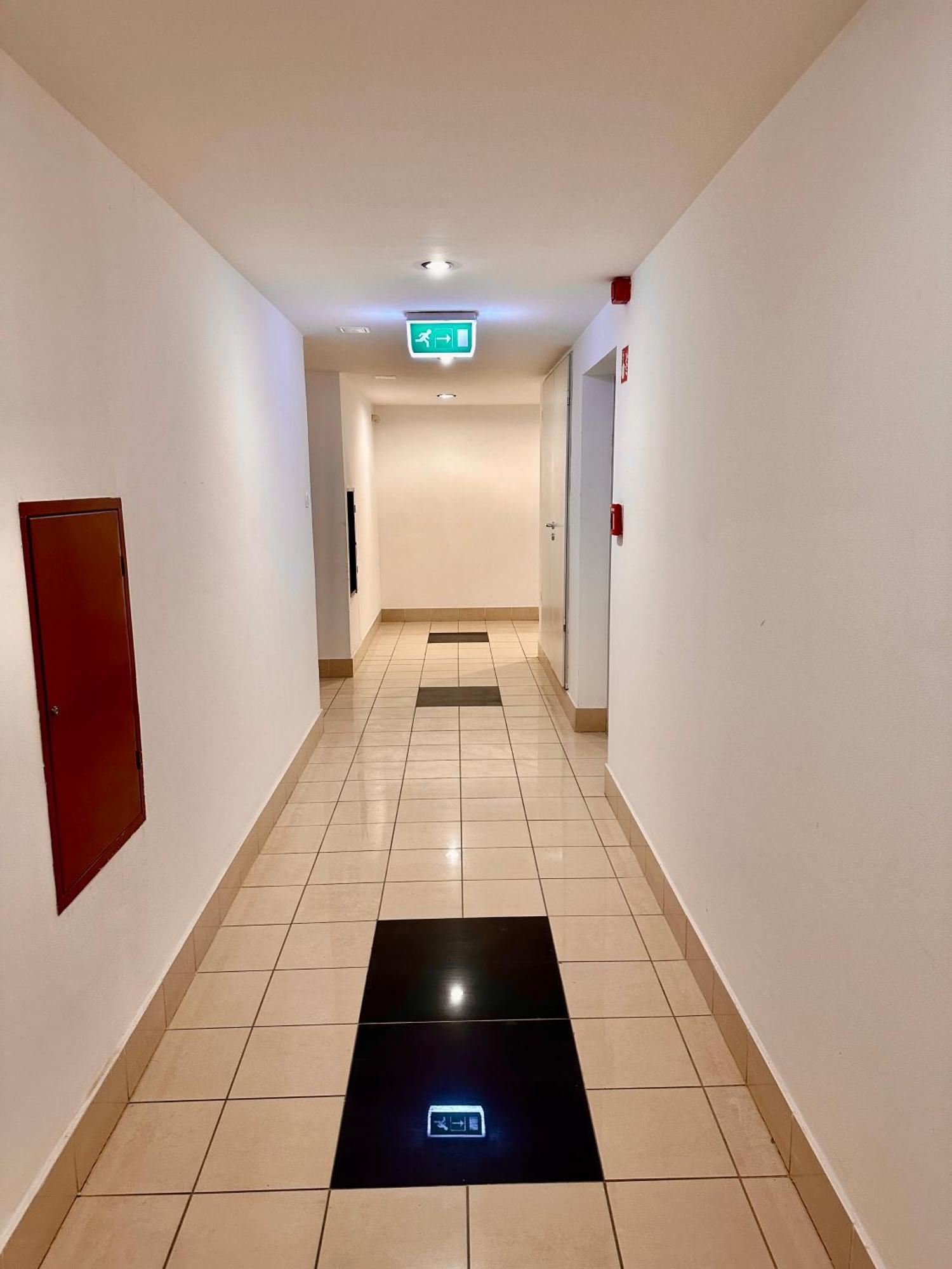 City Center Apartment With Balcony Boedapest Buitenkant foto