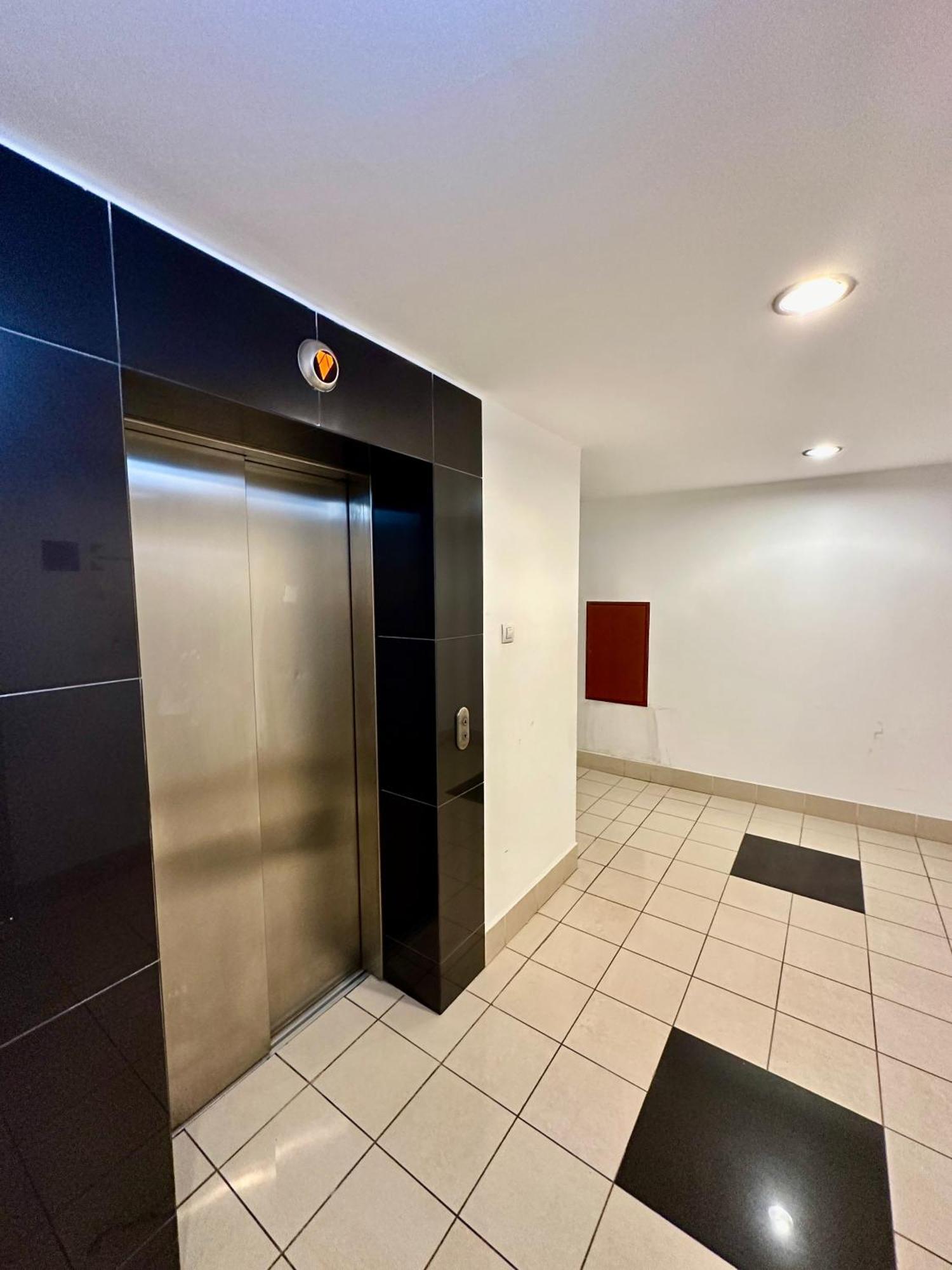 City Center Apartment With Balcony Boedapest Buitenkant foto