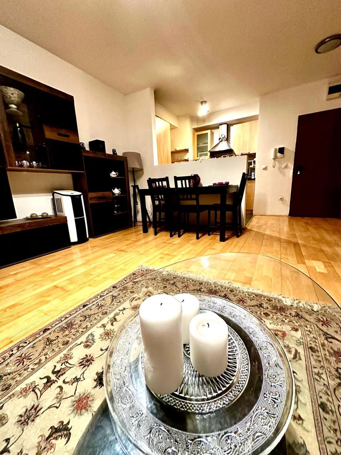 City Center Apartment With Balcony Boedapest Buitenkant foto
