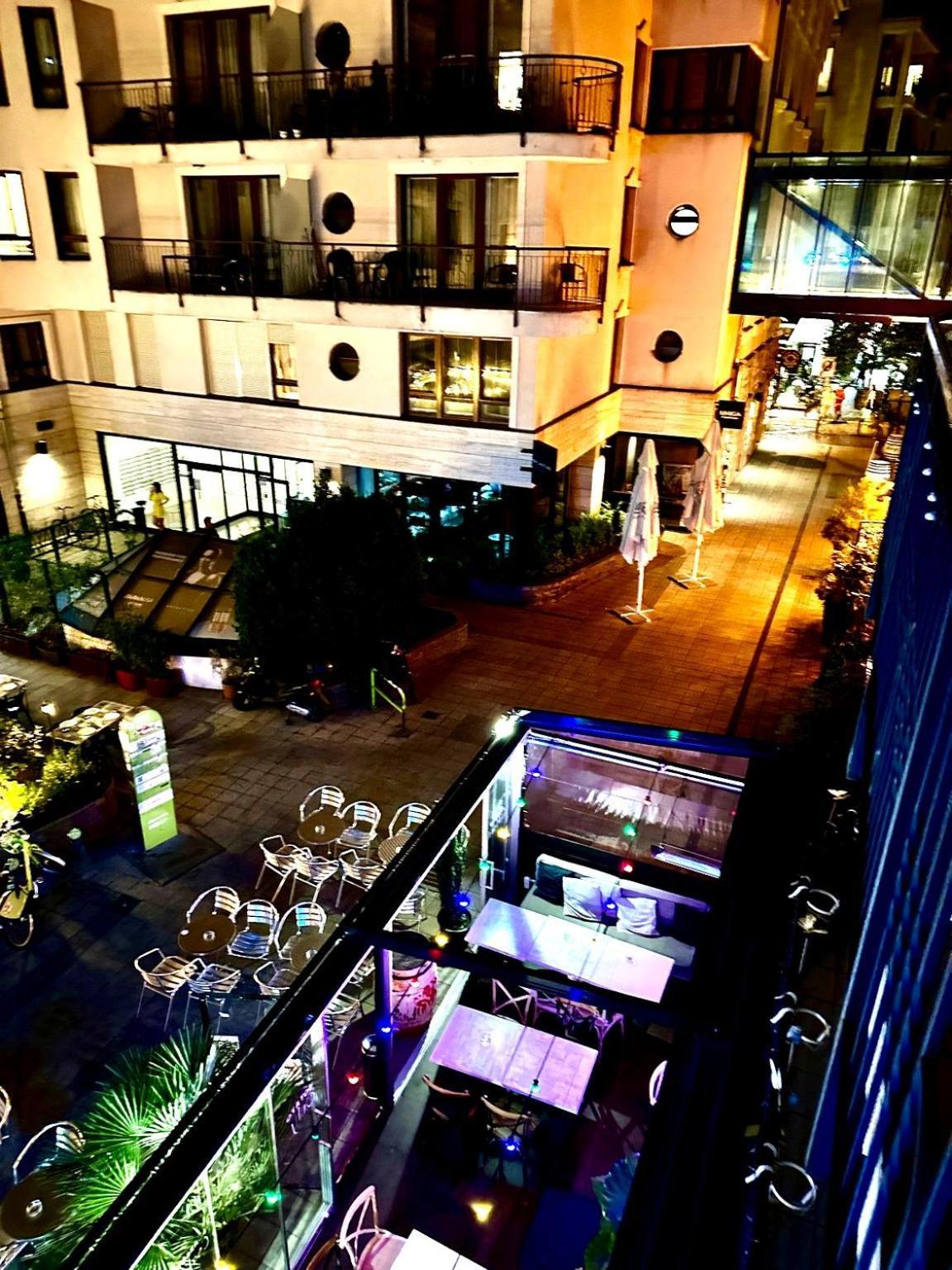 City Center Apartment With Balcony Boedapest Buitenkant foto