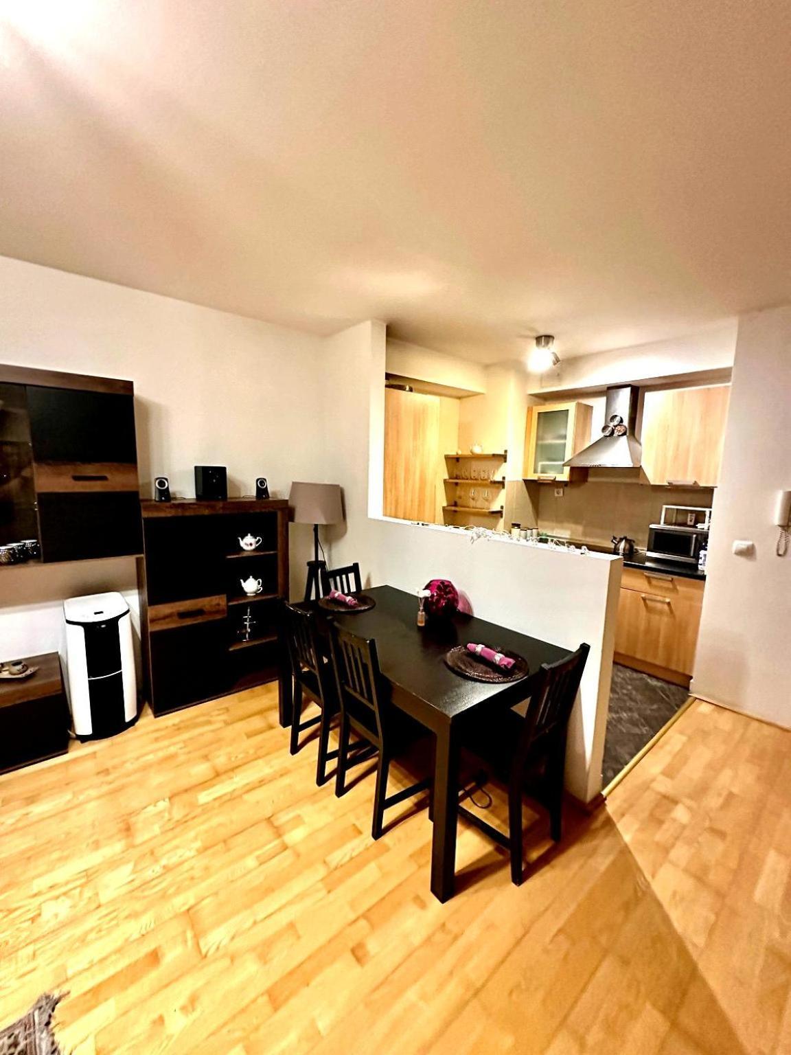 City Center Apartment With Balcony Boedapest Buitenkant foto