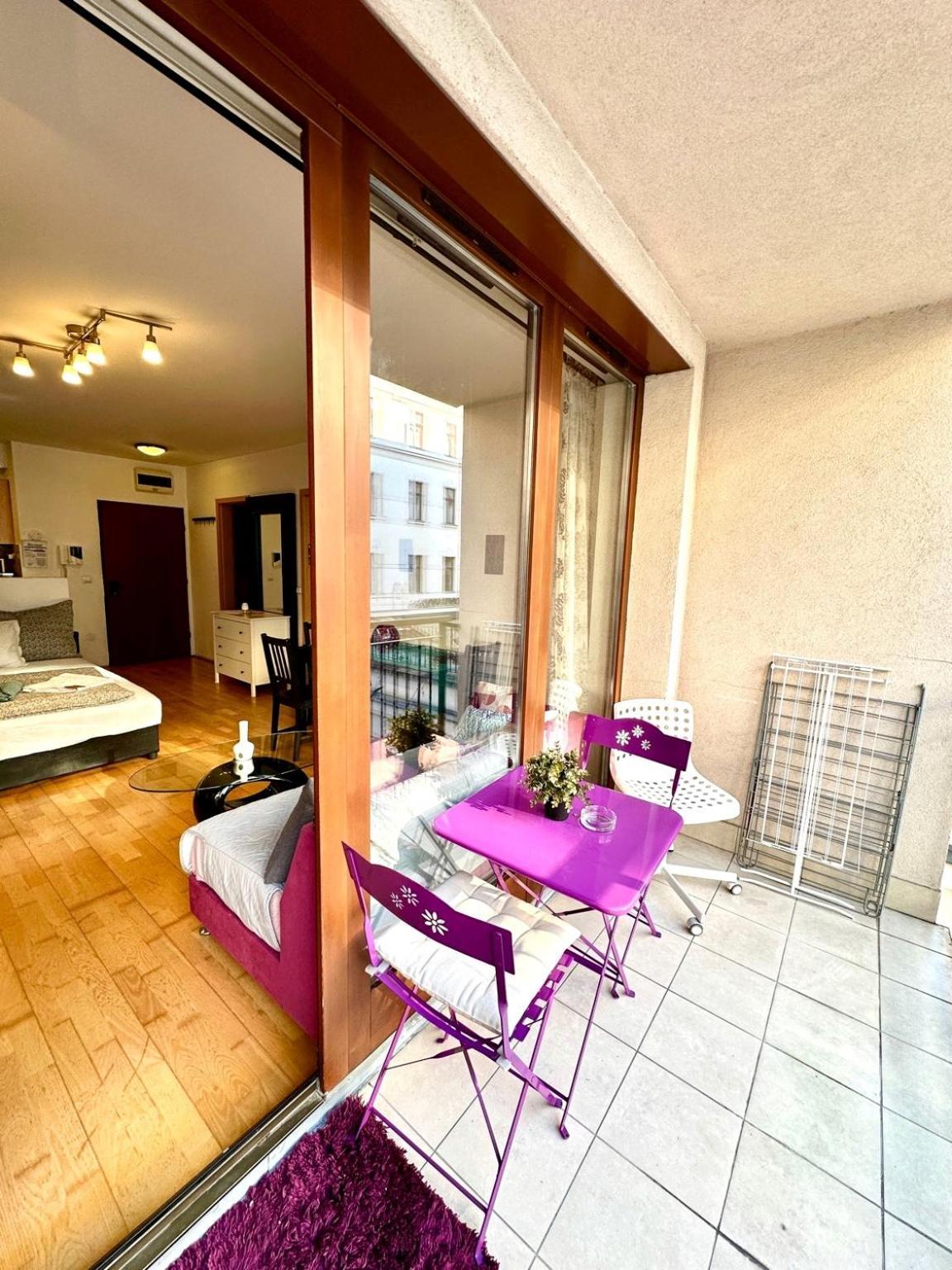 City Center Apartment With Balcony Boedapest Buitenkant foto